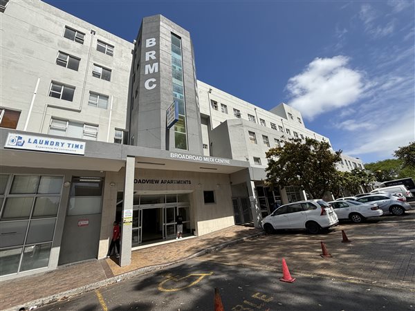 3 Bed Apartment in Wynberg