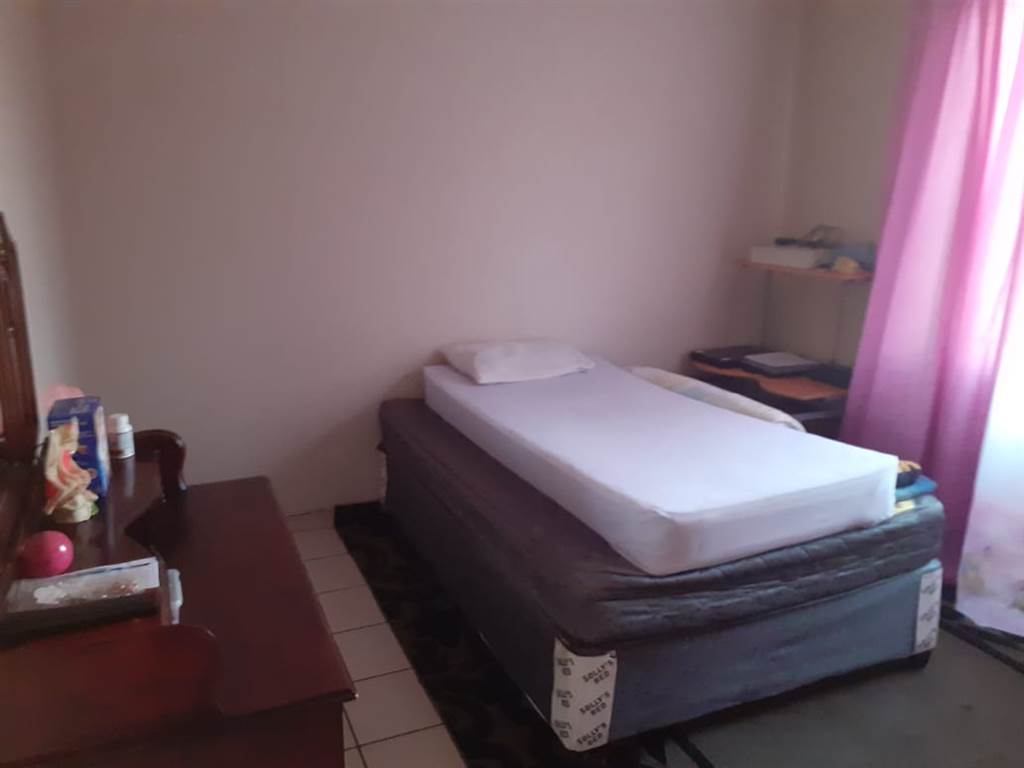 2 Bed Apartment in Pretoria North photo number 15
