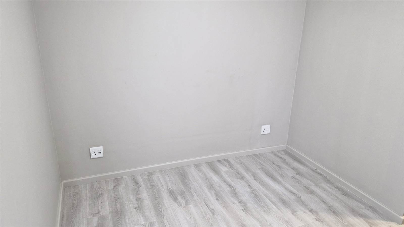 2 Bed Apartment in Tableview photo number 18