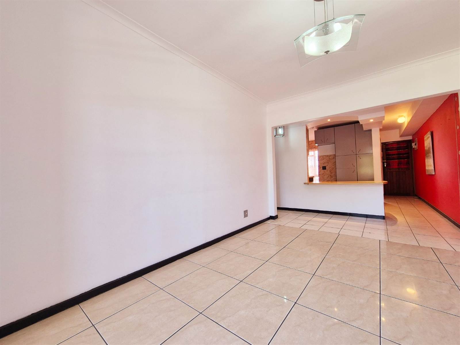 2 Bed Apartment in Wynberg photo number 9
