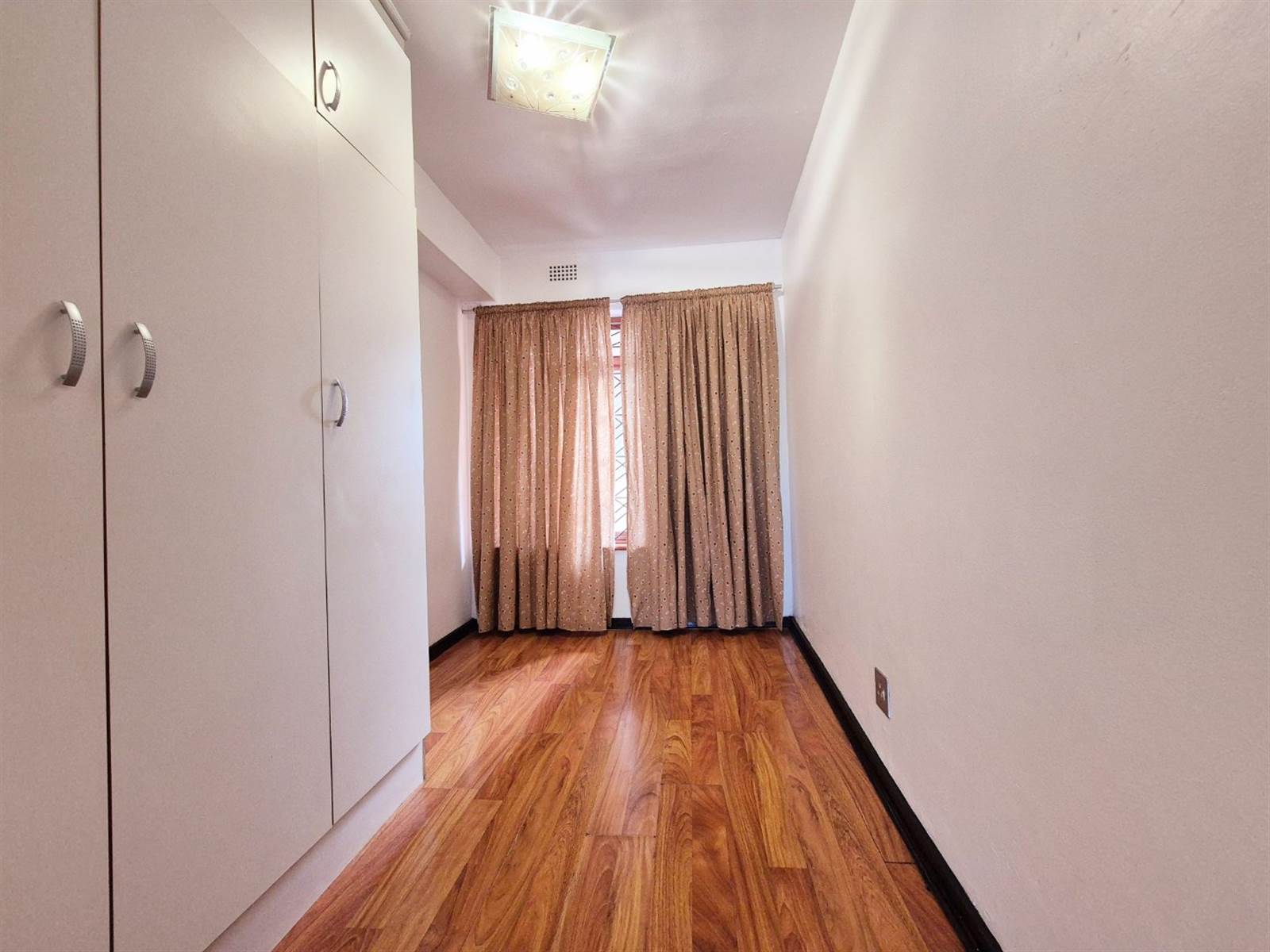 2 Bed Apartment in Wynberg photo number 17