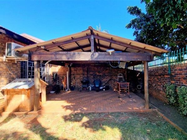 3 Bedroom Townhouse 3 Bedroom Townhouse
