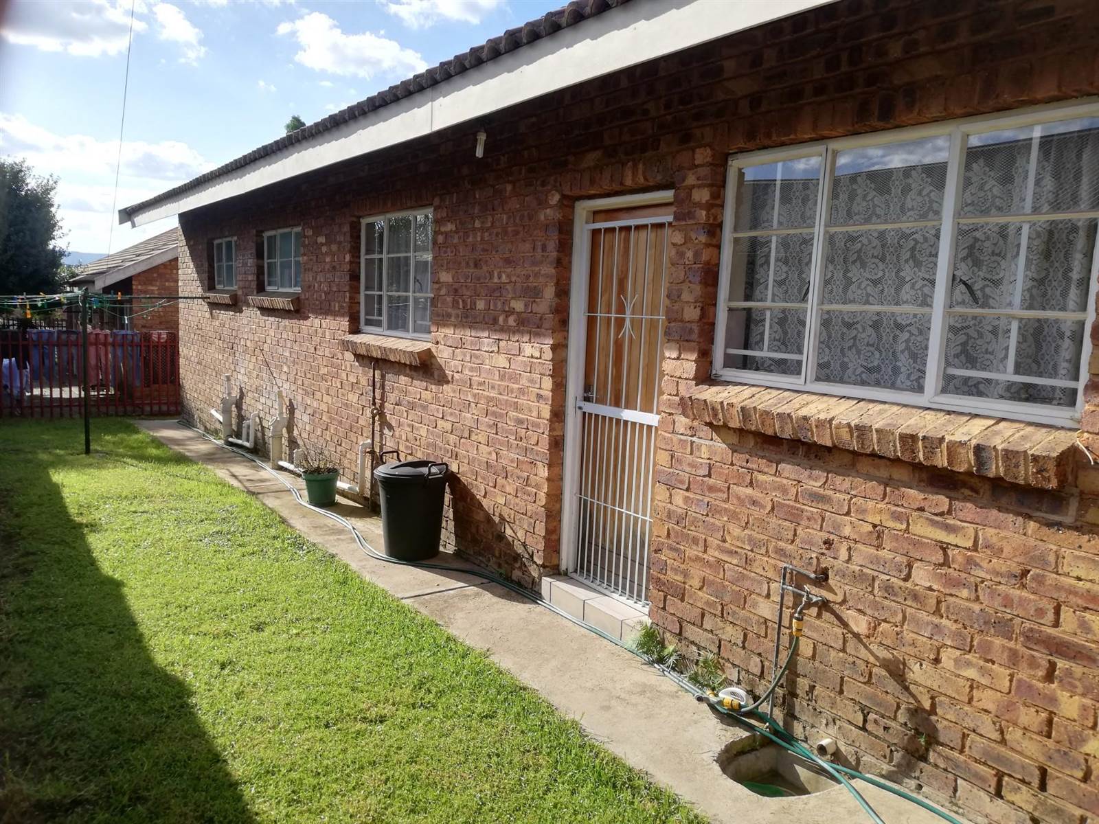 2 Bed Townhouse in Lydenburg photo number 1