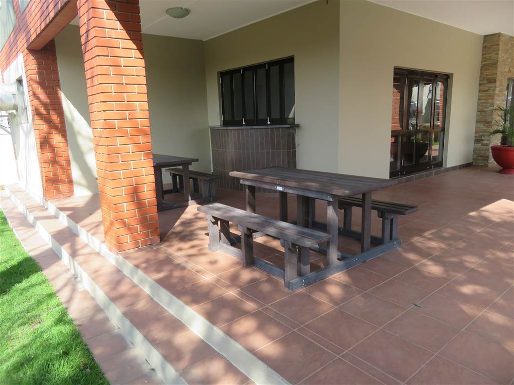 1 Bed Apartment in Lonehill photo number 10