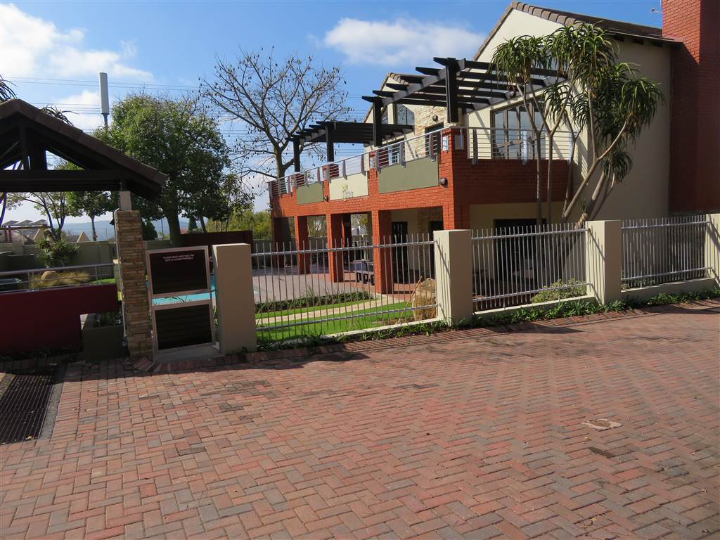 1 Bed Apartment in Lonehill photo number 14