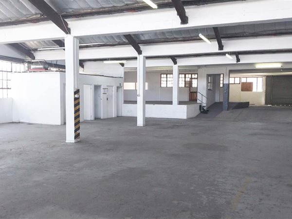 697  m² Industrial space