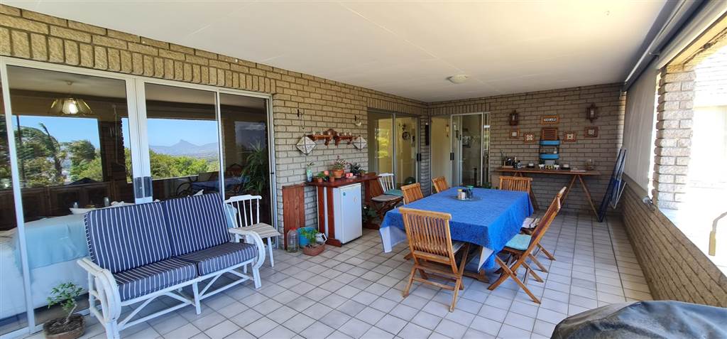 4 Bed House in Plattekloof photo number 15