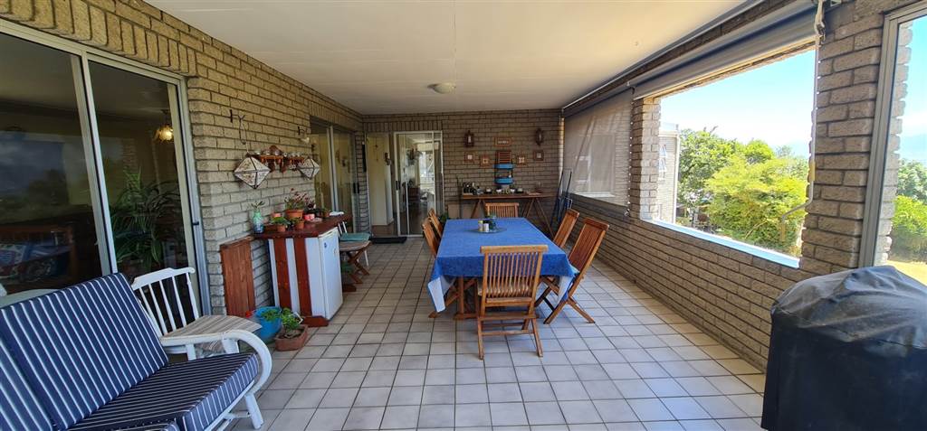 4 Bed House in Plattekloof photo number 16
