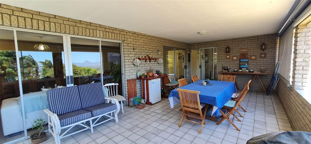 4 Bed House in Plattekloof photo number 14