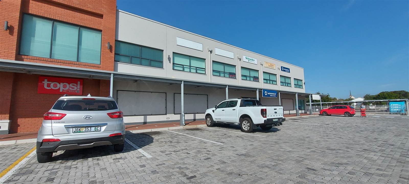 111  m² Commercial space in Greenacres photo number 1