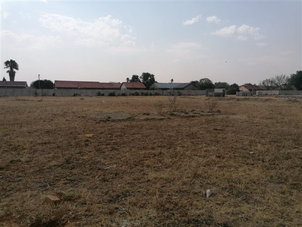 2 003 m² Land