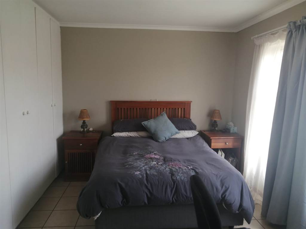 2 Bed Cluster in Hazeldean (Silverlakes Surroundings) photo number 6