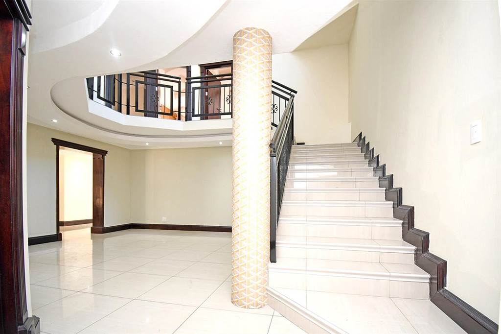 5 Bed House in Centurion CBD photo number 1
