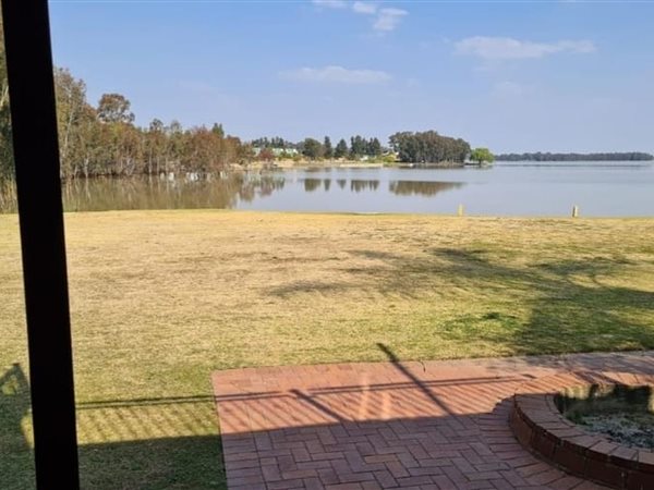 4 Bed Townhouse in Vaal Marina