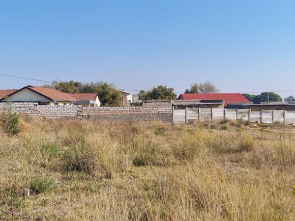 2695 m² Land available in Boltonia