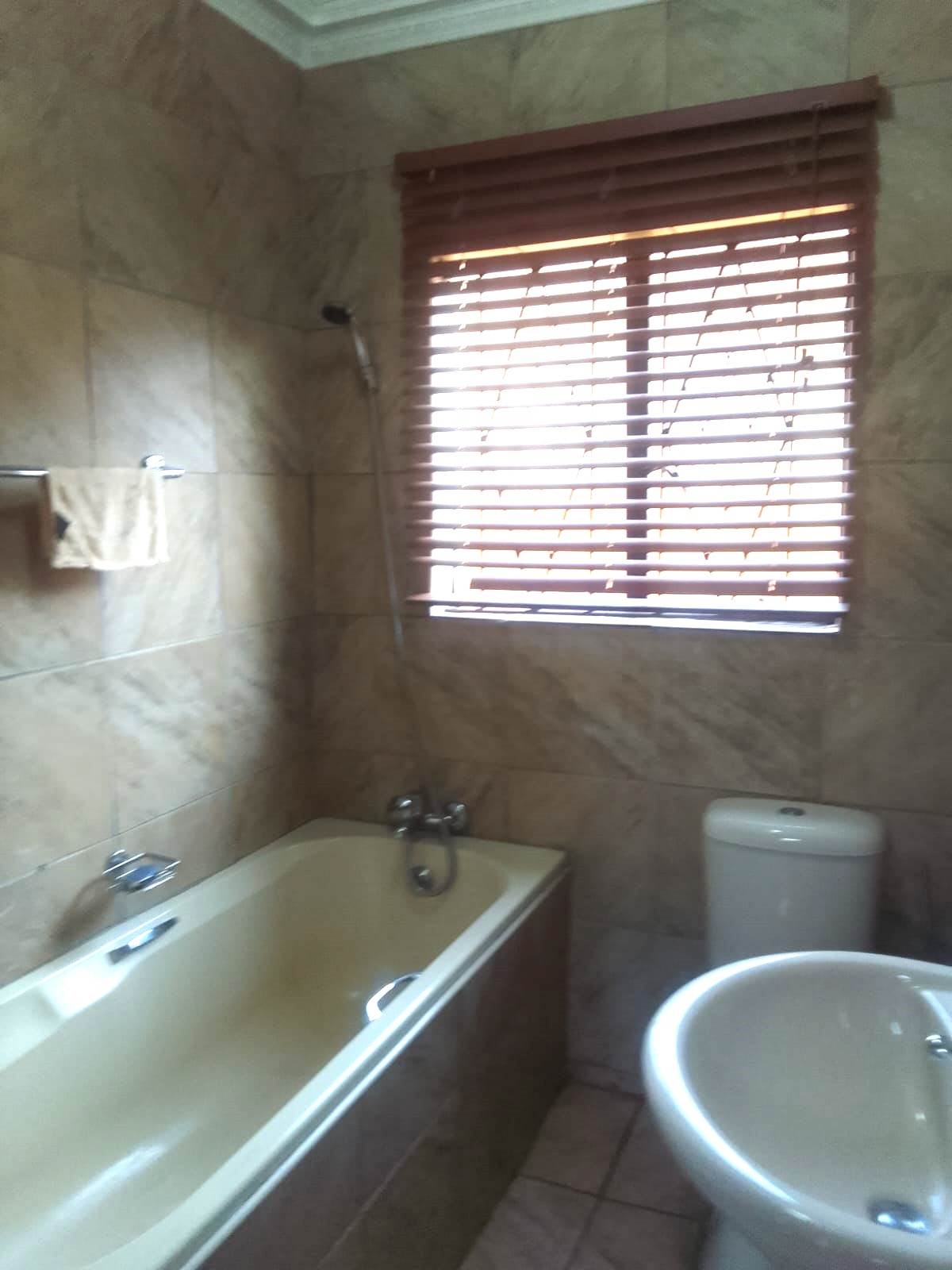 4 Bed House in Klipspruit photo number 19