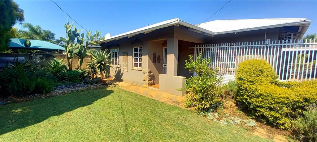 4 Bed House in Rietfontein photo number 27