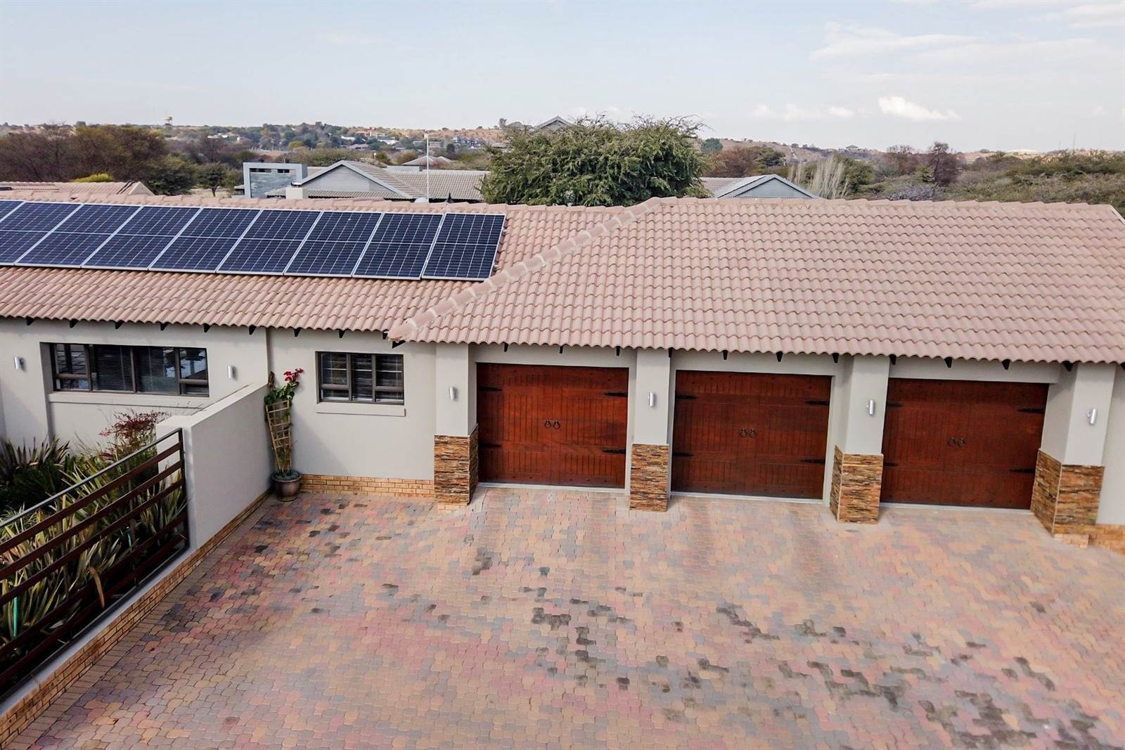 5 Bed House in Wilkoppies photo number 3