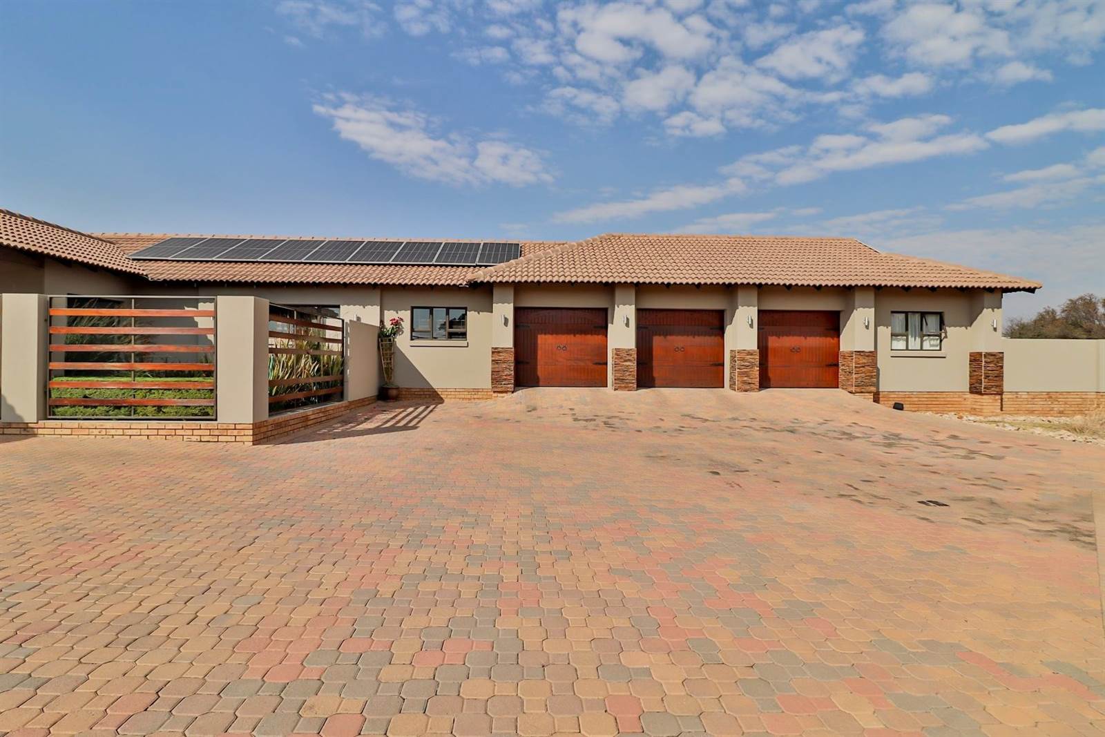 5 Bed House in Wilkoppies photo number 5