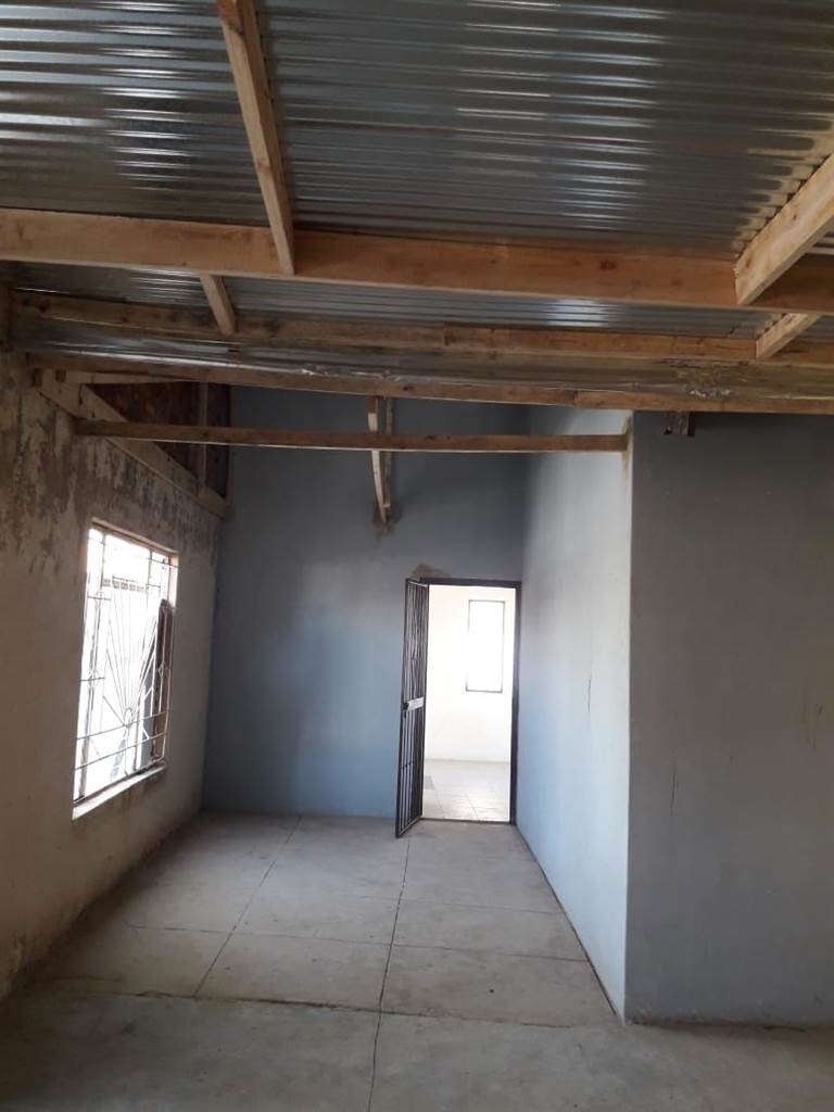 2 Bed House in Mamelodi East photo number 25