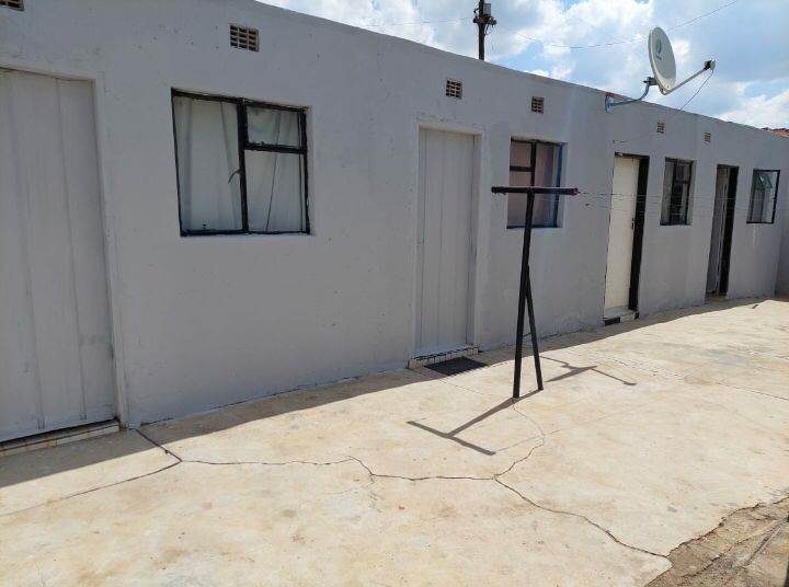 2 Bed House in Mamelodi East photo number 8