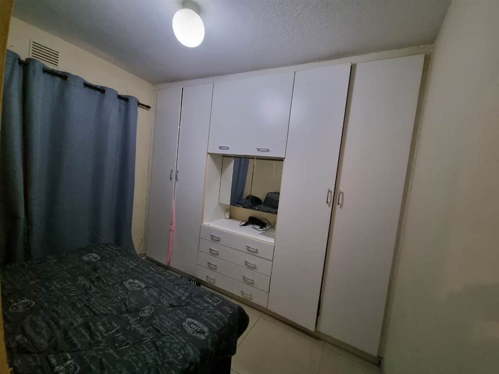 2 Bed Apartment in Sydenham photo number 6