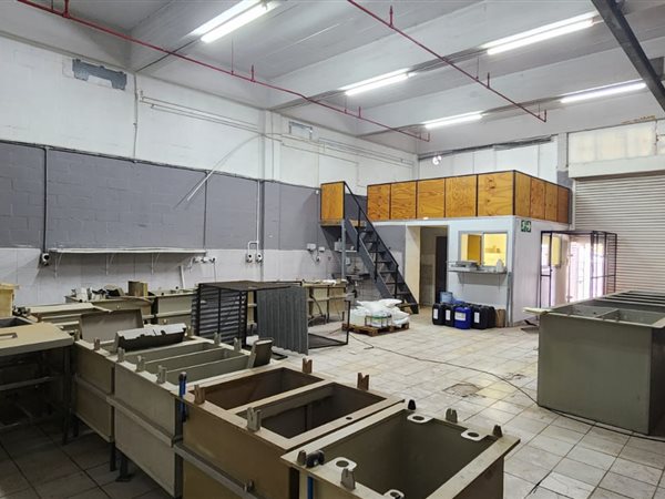 165  m² Industrial space in Paarl