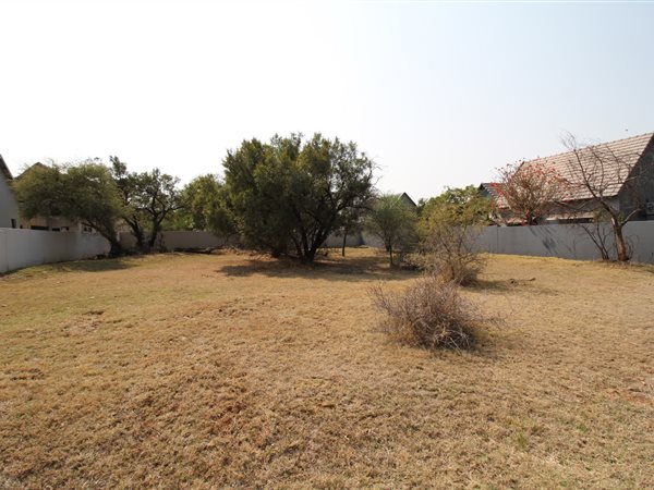 776 m² Land available in Leloko