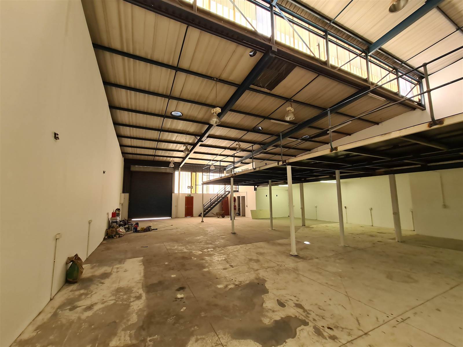 834  m² Industrial space in Strydompark photo number 13