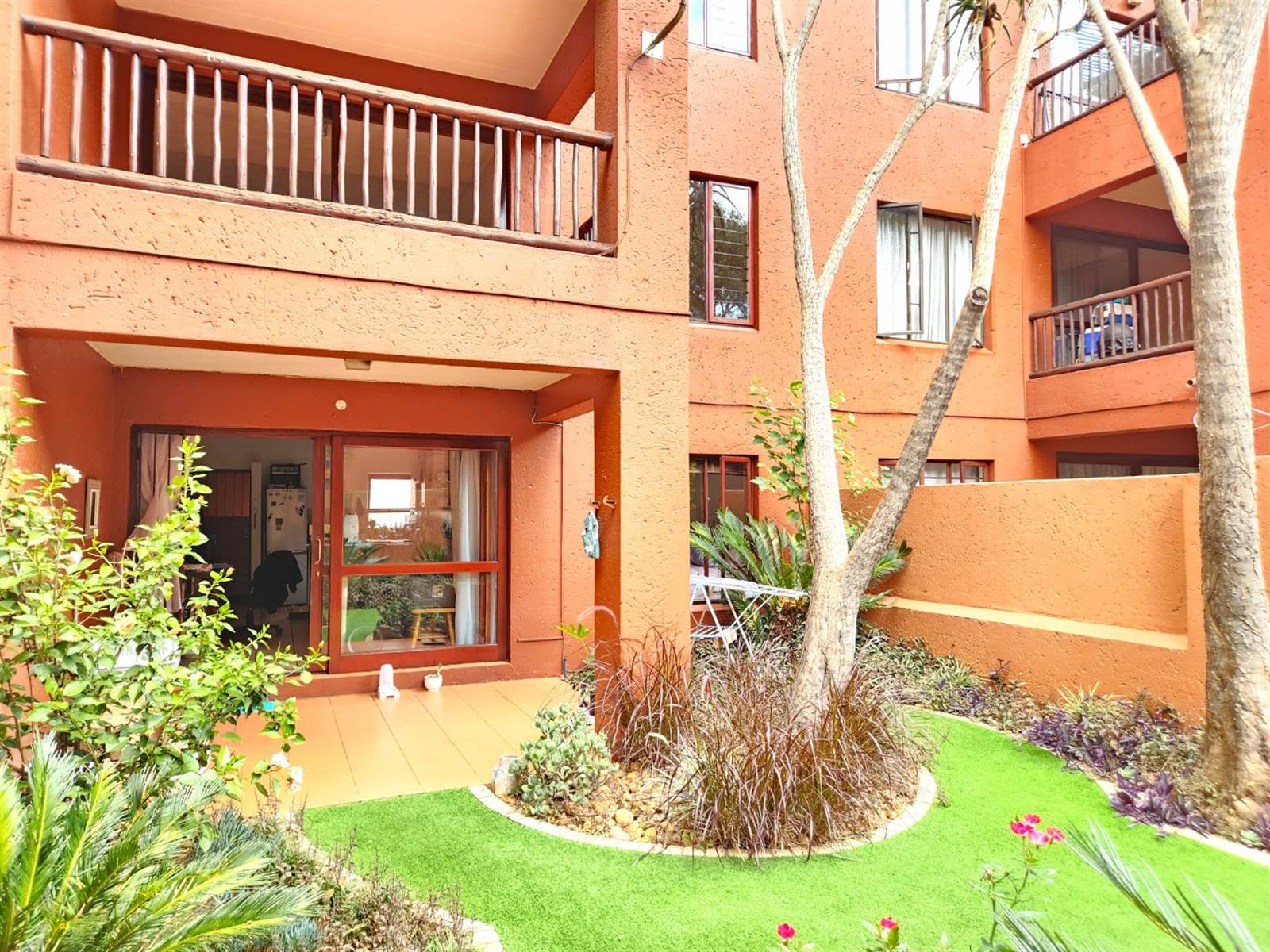 1 Bed Apartment in Sunninghill photo number 8