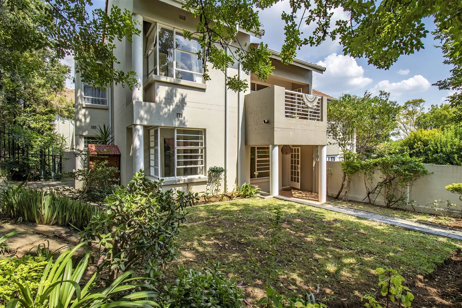 2 Bed Townhouse in Bryanston West photo number 1
