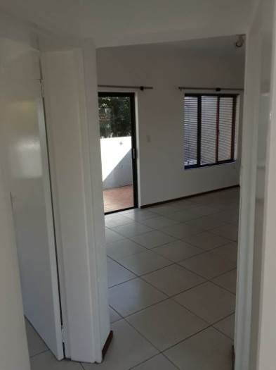 2 Bed Apartment in Lonehill photo number 4