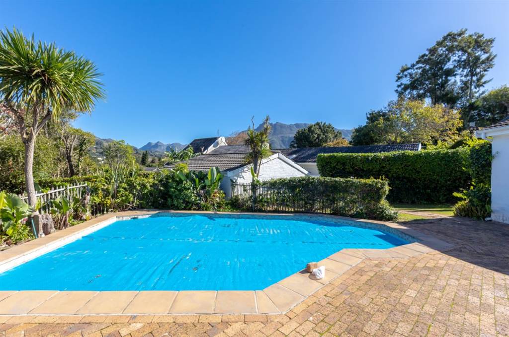 3 Bed House in Constantia photo number 2
