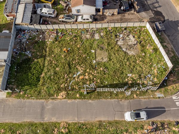 554 m² Land