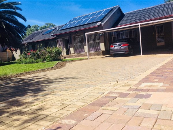 4 Bedroom House 4 Bedroom House