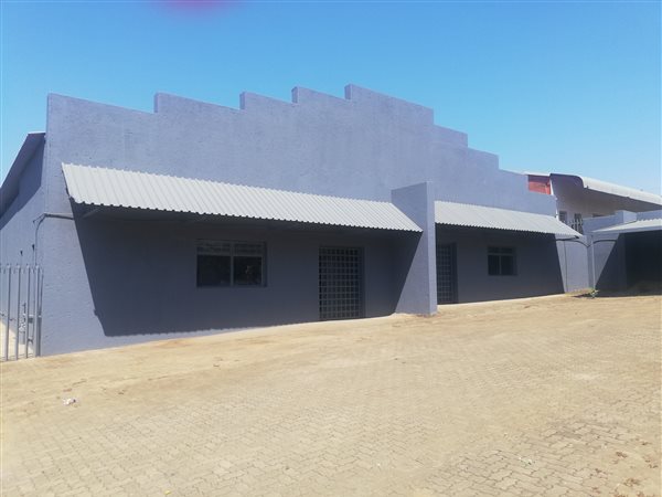 1 200  m² Commercial space