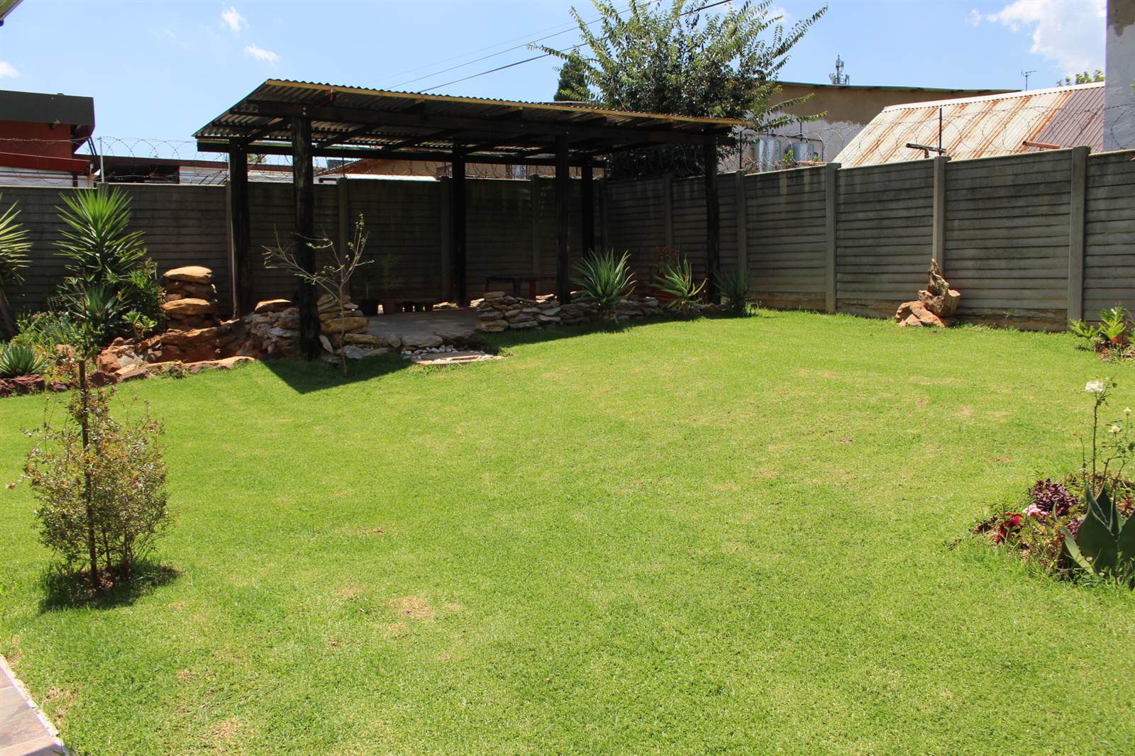 3 Bed House in Roodepoort West photo number 10