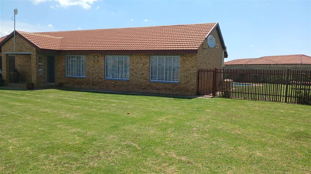 3 Bed House in Riversdale photo number 19