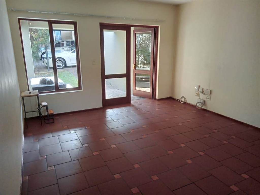 2 Bed Apartment in Jukskei Park photo number 2