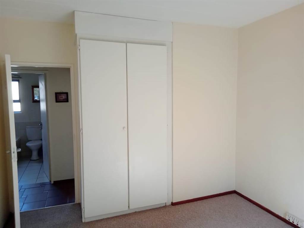 2 Bed Apartment in Jukskei Park photo number 3