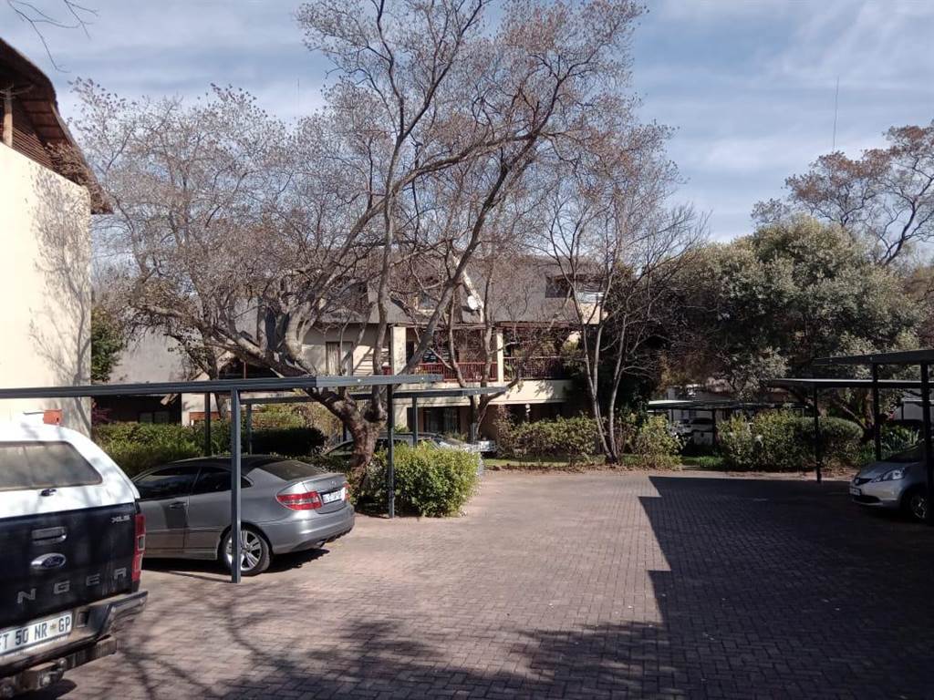 2 Bed Apartment in Jukskei Park photo number 16