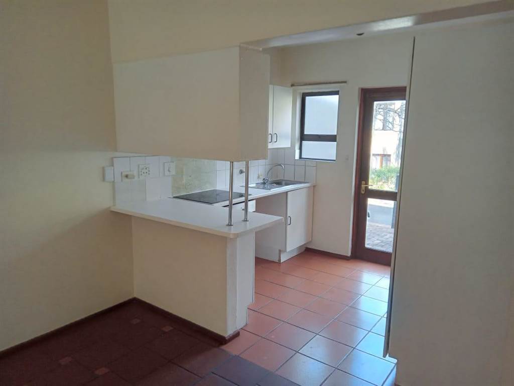 2 Bed Apartment in Jukskei Park photo number 9