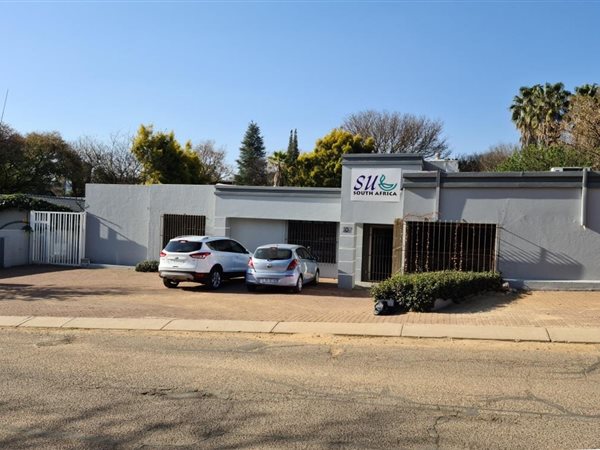 400  m² Commercial space in Parkmore