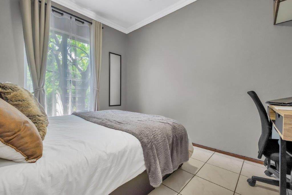 2 Bed Townhouse in Jukskei Park photo number 10