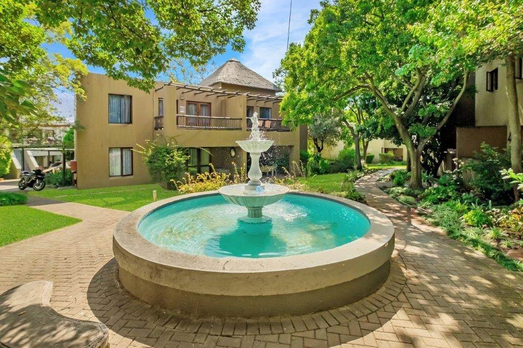 2 Bed Townhouse in Jukskei Park photo number 14