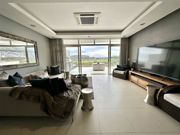 2 Bed Apartment in Mouille Point