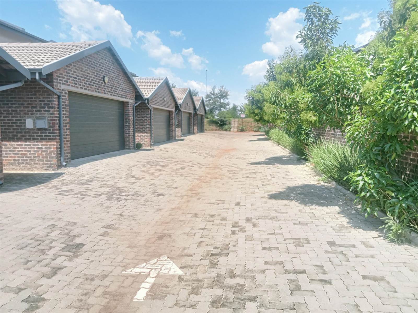 3 Bed Townhouse in Doornpoort and surrounds photo number 1