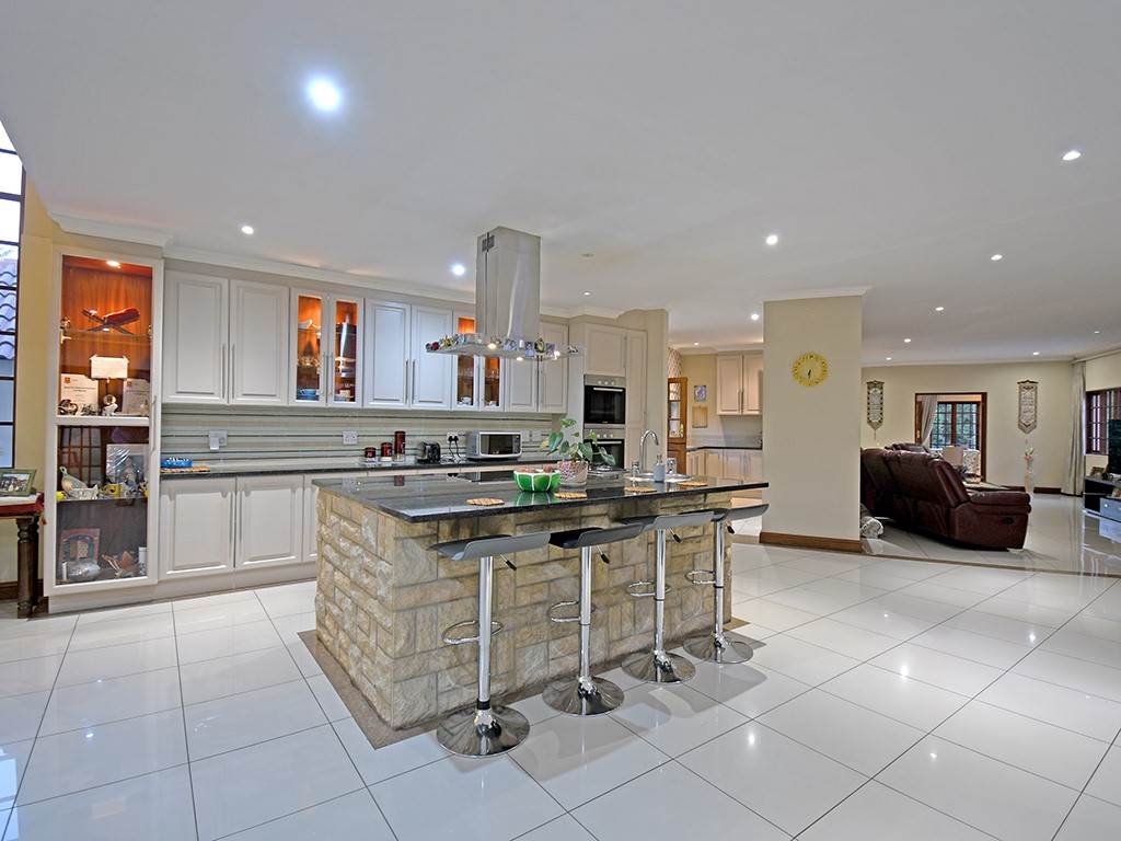 5 Bed House in Bryanston photo number 10