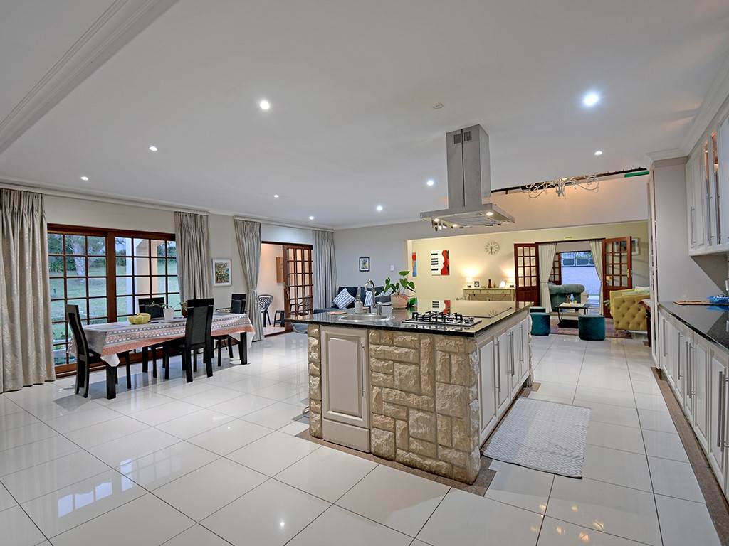 5 Bed House in Bryanston photo number 9