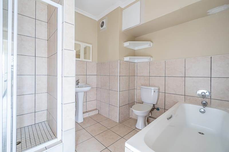 3 Bed Apartment in Winklespruit photo number 6